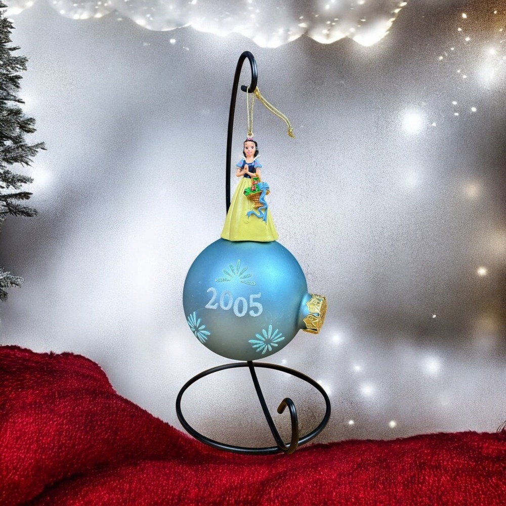 2005 Disney Snow White Sitting On A Blue Christmas Ball Ornament